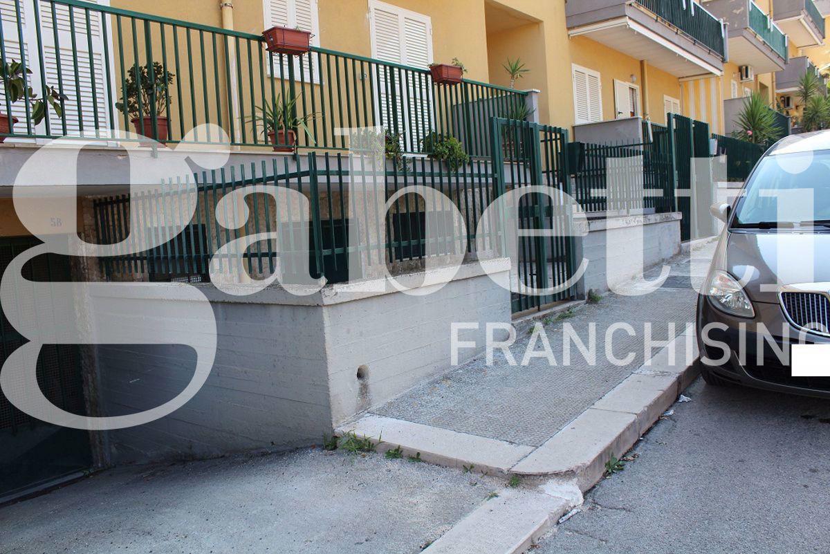 Magazzino in Via Achielle Grandi 56, Canosa Di Puglia, {3} - Foto 2