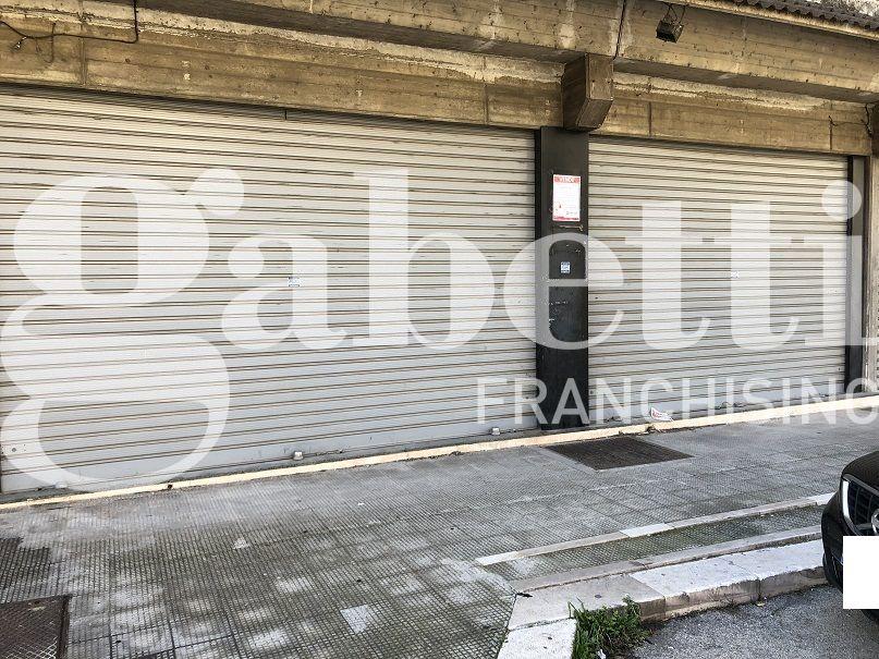 Negozio in Via Corsica 120, Canosa Di Puglia, {3} - Foto 2