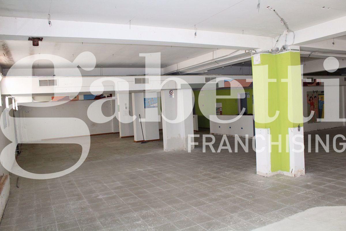 Negozio in Via Redipuglia 13, Canosa Di Puglia, {3} - Foto 2