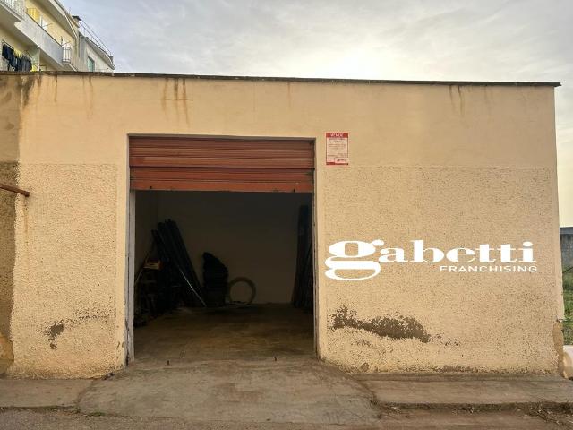 Garage or car box in Via Piemonte 5, Canosa di Puglia - Photo 1