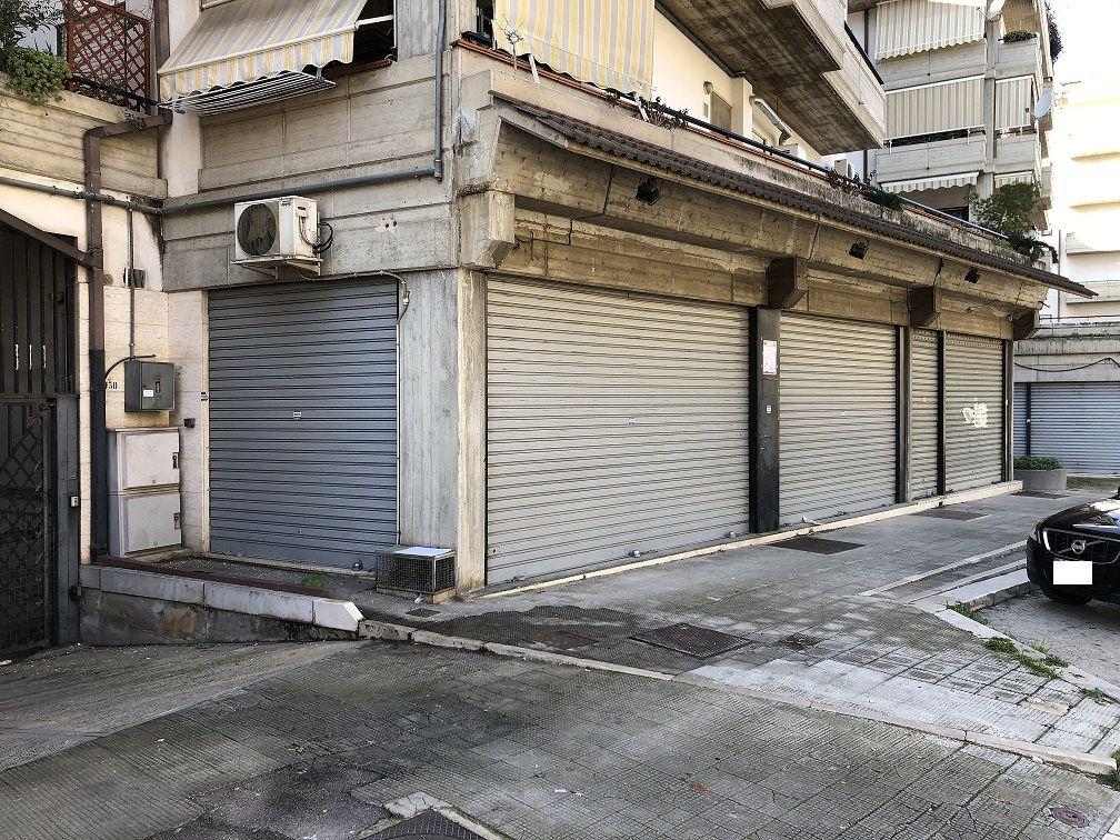 Negozio in Via Corsica 120, Canosa di Puglia - Foto 1