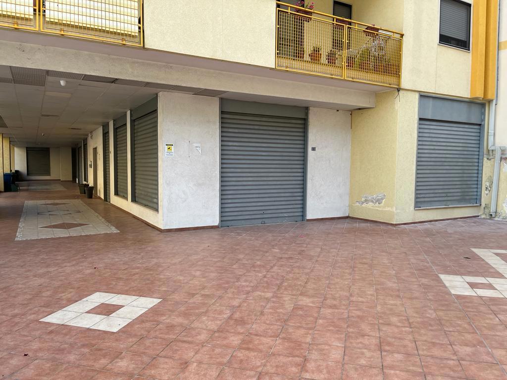 Negozio in Via Cappuccini 2, Brindisi - Foto 1