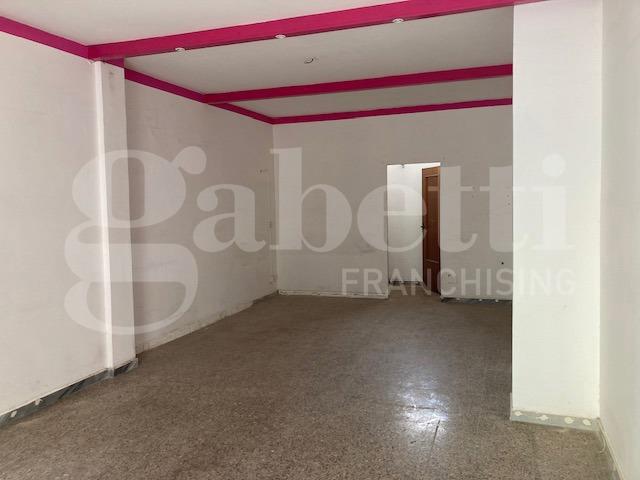Negozio in Viale S. Giovanni Bosco 113, Brindisi, {3} - Foto 2