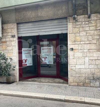 Negozio in Viale S. Giovanni Bosco 149, Brindisi, {3} - Foto 1