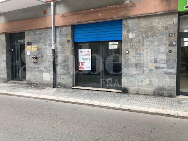 Negozio in Via S. Giovanni Bosco  119, Brindisi, {3} - Foto 1