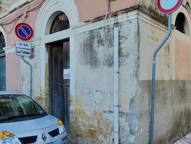 Negozio in Via Thaon De Revel 19, Brindisi, {3} - Foto 1