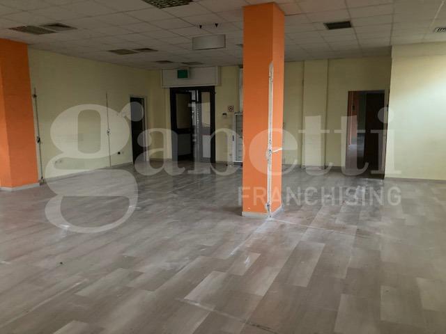 Negozio in Via Cappuccini 105, Brindisi, {3} - Foto 2