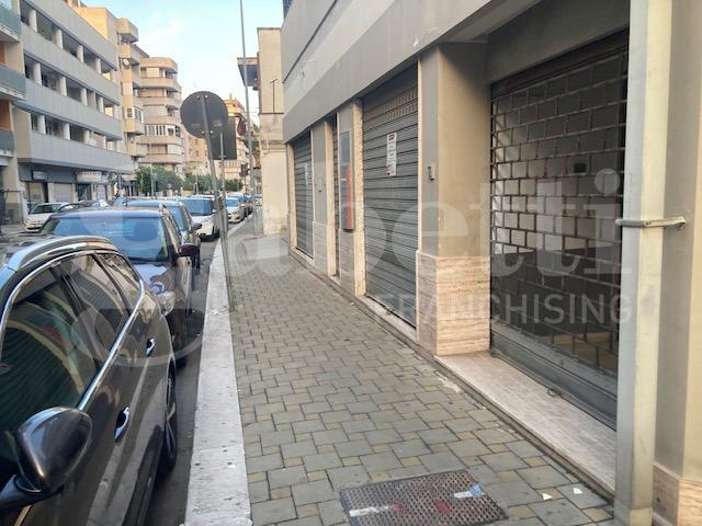 Negozio in Via Cappuccini 105, Brindisi, {3} - Foto 1