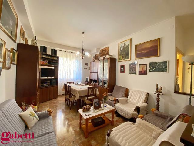 4-room flat in Via Vittorio Veneto, Bra - Photo 1