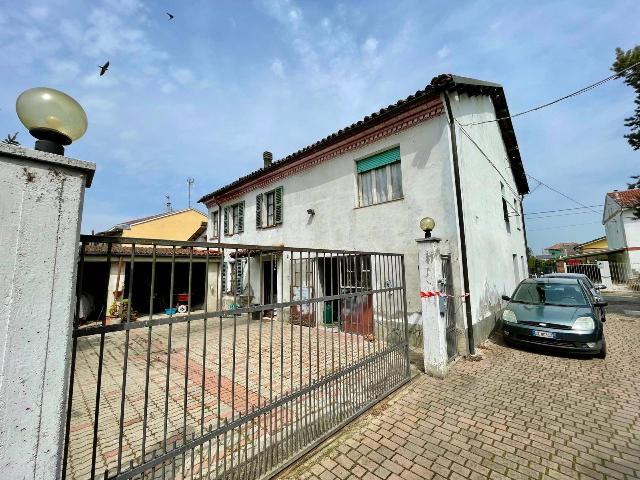 Detached house in Strada Rosta, Alessandria - Photo 1