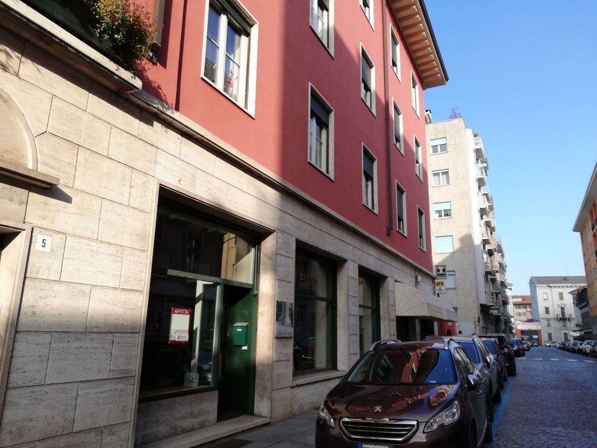 Negozio in Via Dante 5, Biella - Foto 1