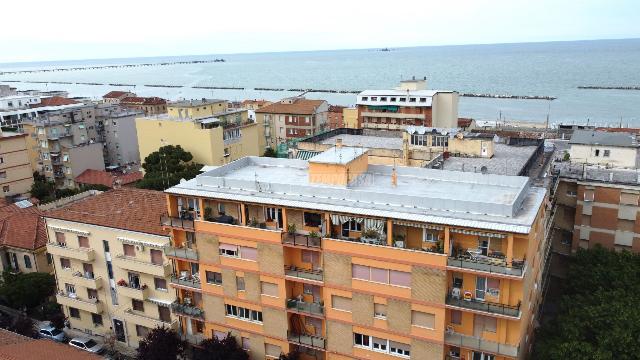 3-room flat in Via Giacomo Leopardi, Falconara Marittima - Photo 1