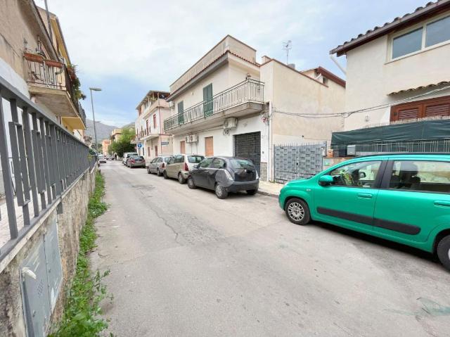 Shop in Via Saline 17, Palermo - Photo 1