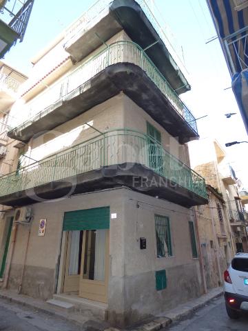 Palazzo in Via Mazzara 2, Bagheria - Foto 1