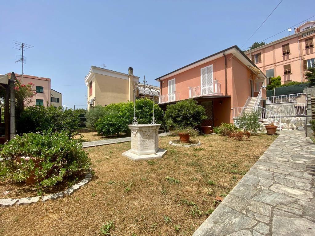 Villa bifamiliare in vendita a La Spezia