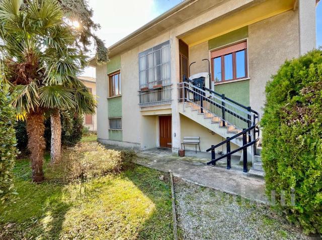 Mansion in Via Petrarca 1, Gallarate - Photo 1