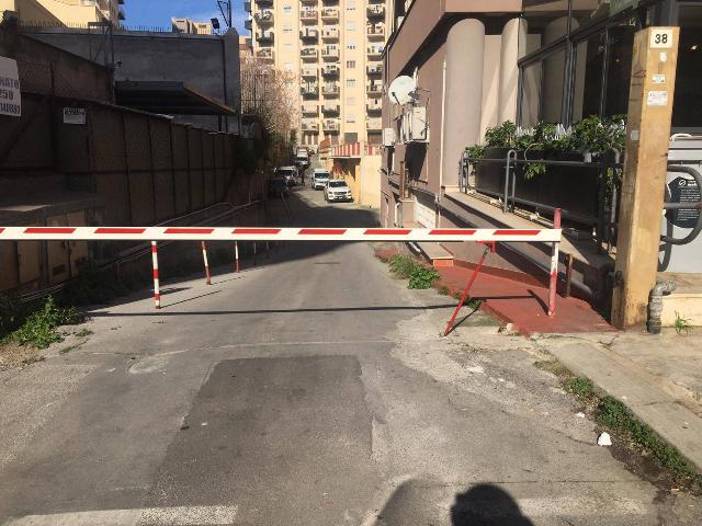 Magazzino in {3}, Via Salvatore Puglisi 15 - Foto 1