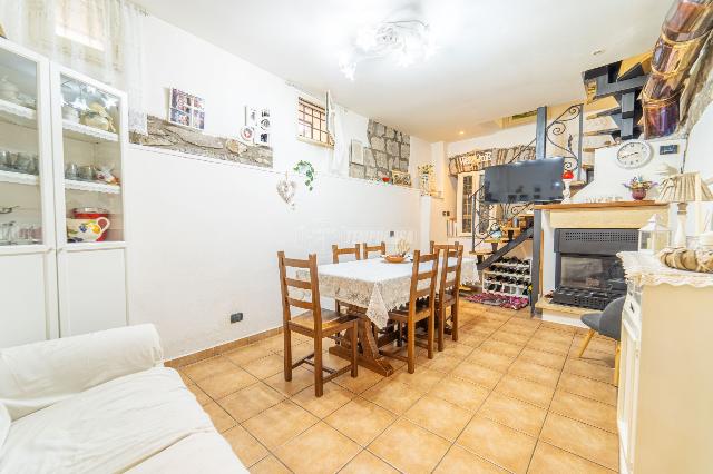 4-room flat in Via Giuseppe Mazzini, Viterbo - Photo 1