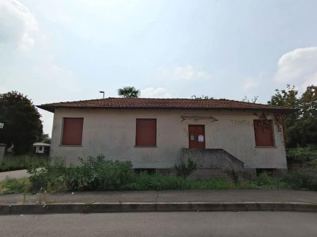 Mansion in Via Casorezzo 20, Parabiago - Photo 1