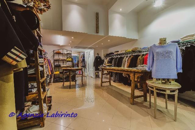 Shop in {3}, Viale Roma 34-36 - Photo 1