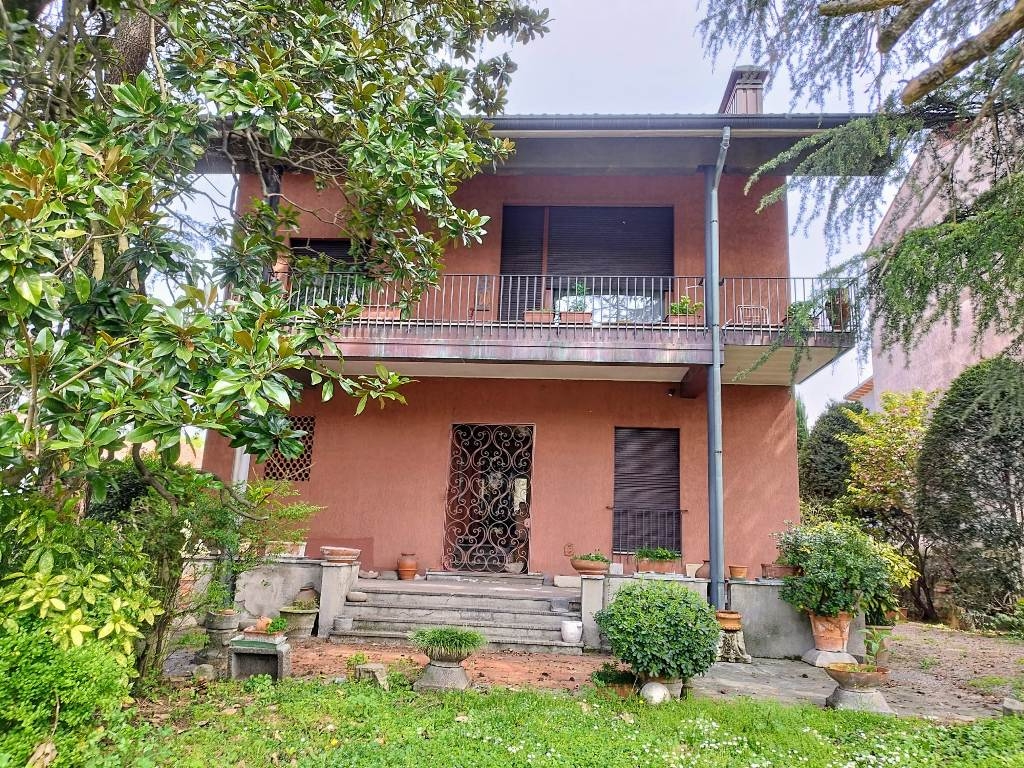 Villa bifamiliare in vendita a Parabiago