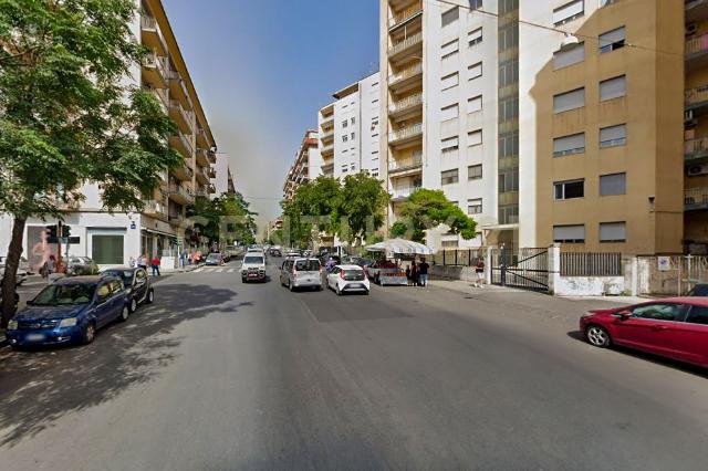 Negozio in {3}, Viale Mario Rapisardi 186 - Foto 1