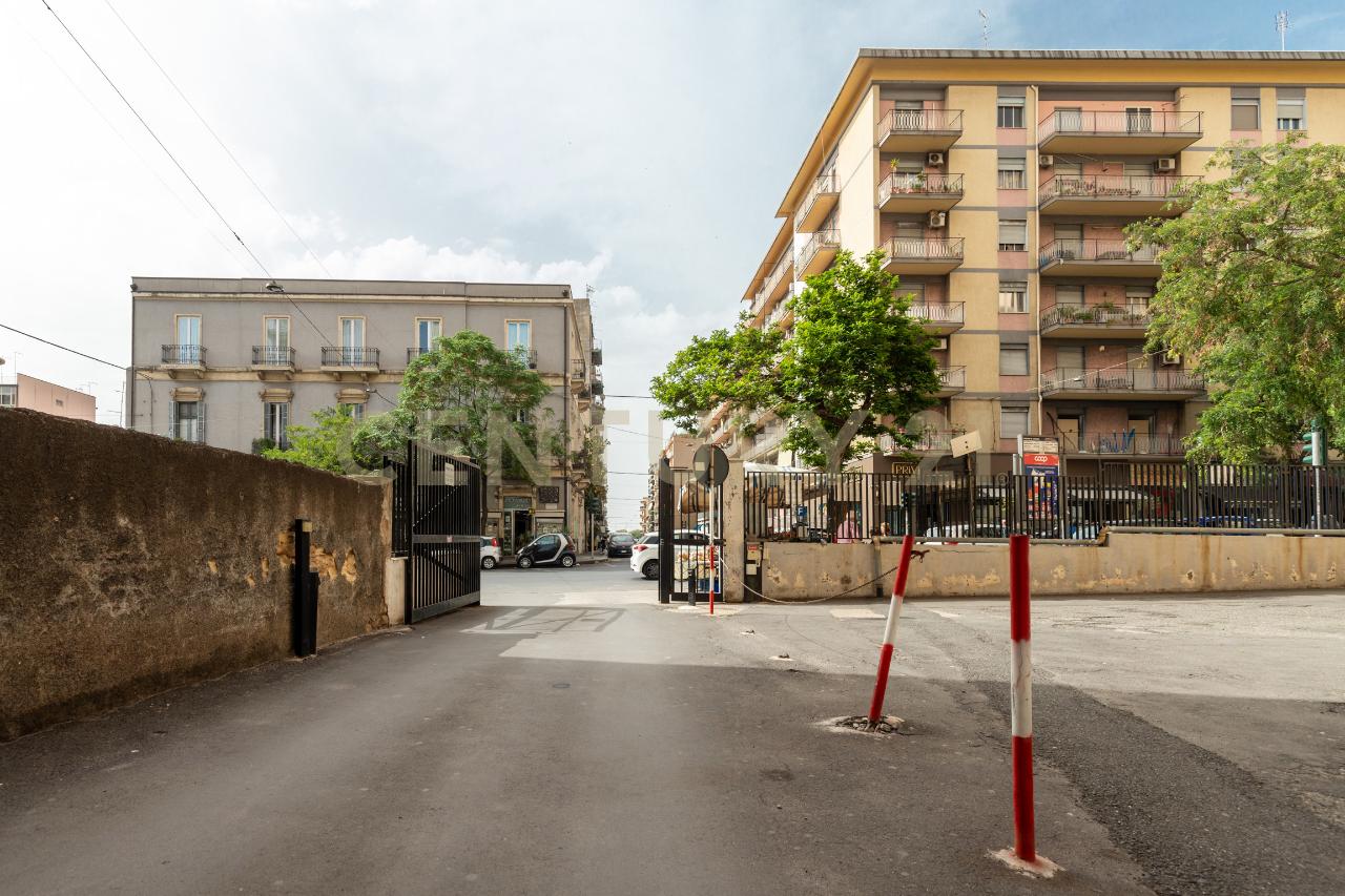 Negozio in Viale Mario Rapisardi 186, Catania, {3} - Foto 2