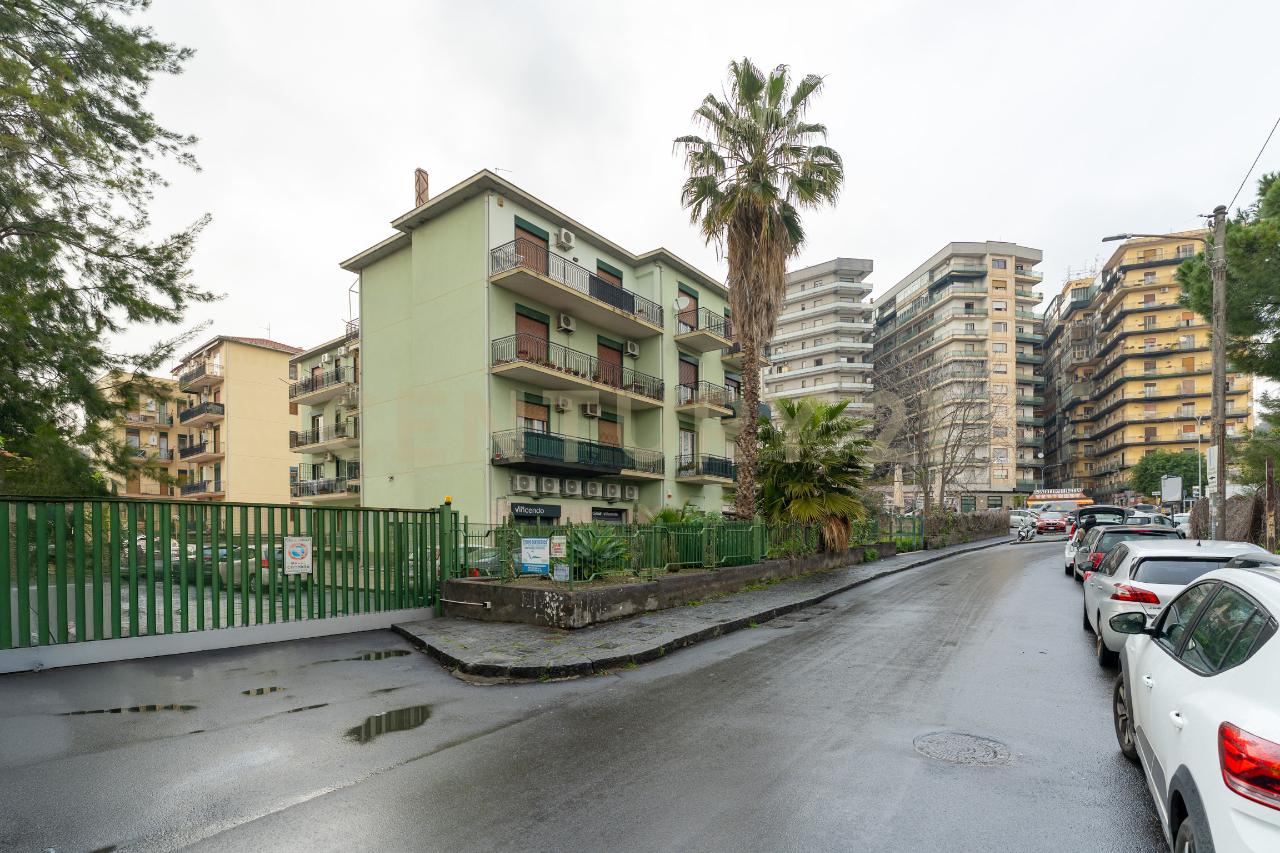 Magazzino in Via del Bosco 407, Catania, {3} - Foto 1