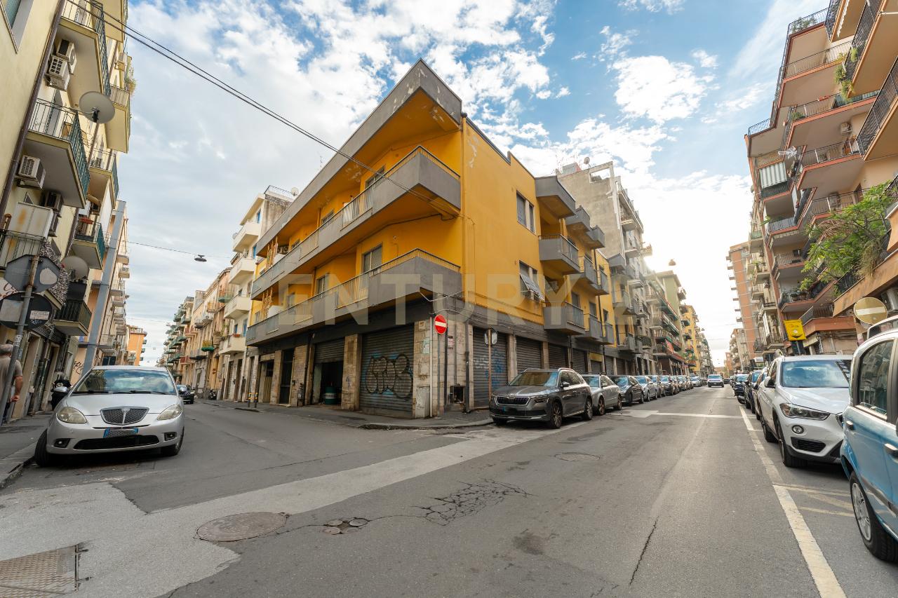 Parcheggio chiuso in Via Enna 13, Catania, {3} - Foto 1