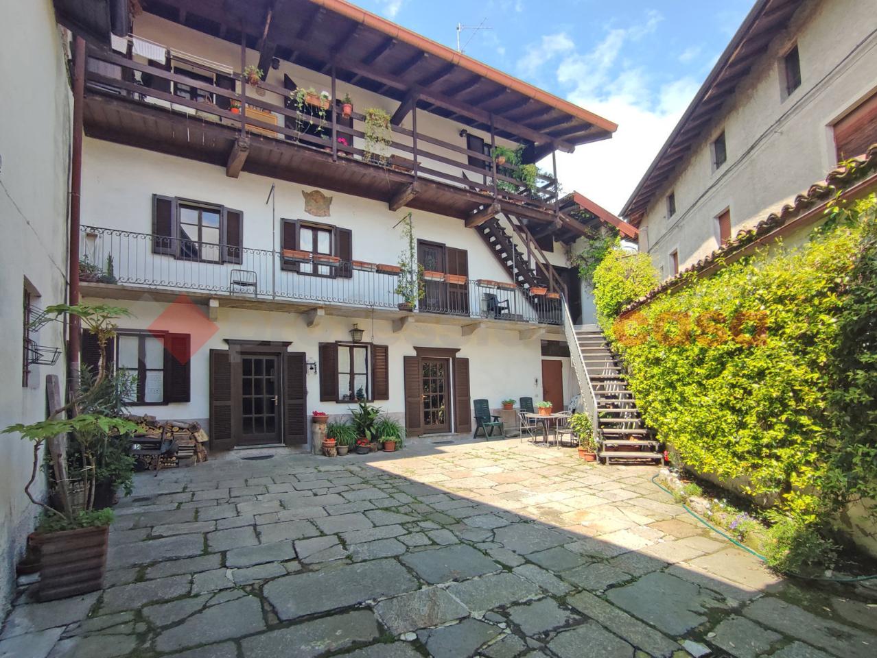 Casa indipendente in vendita a Paruzzaro