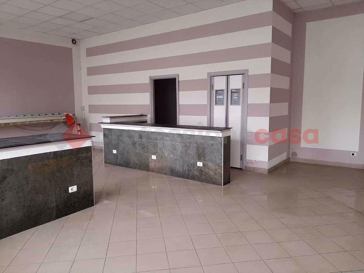 Negozio in Via Novara, Borgomanero, {3} - Foto 2