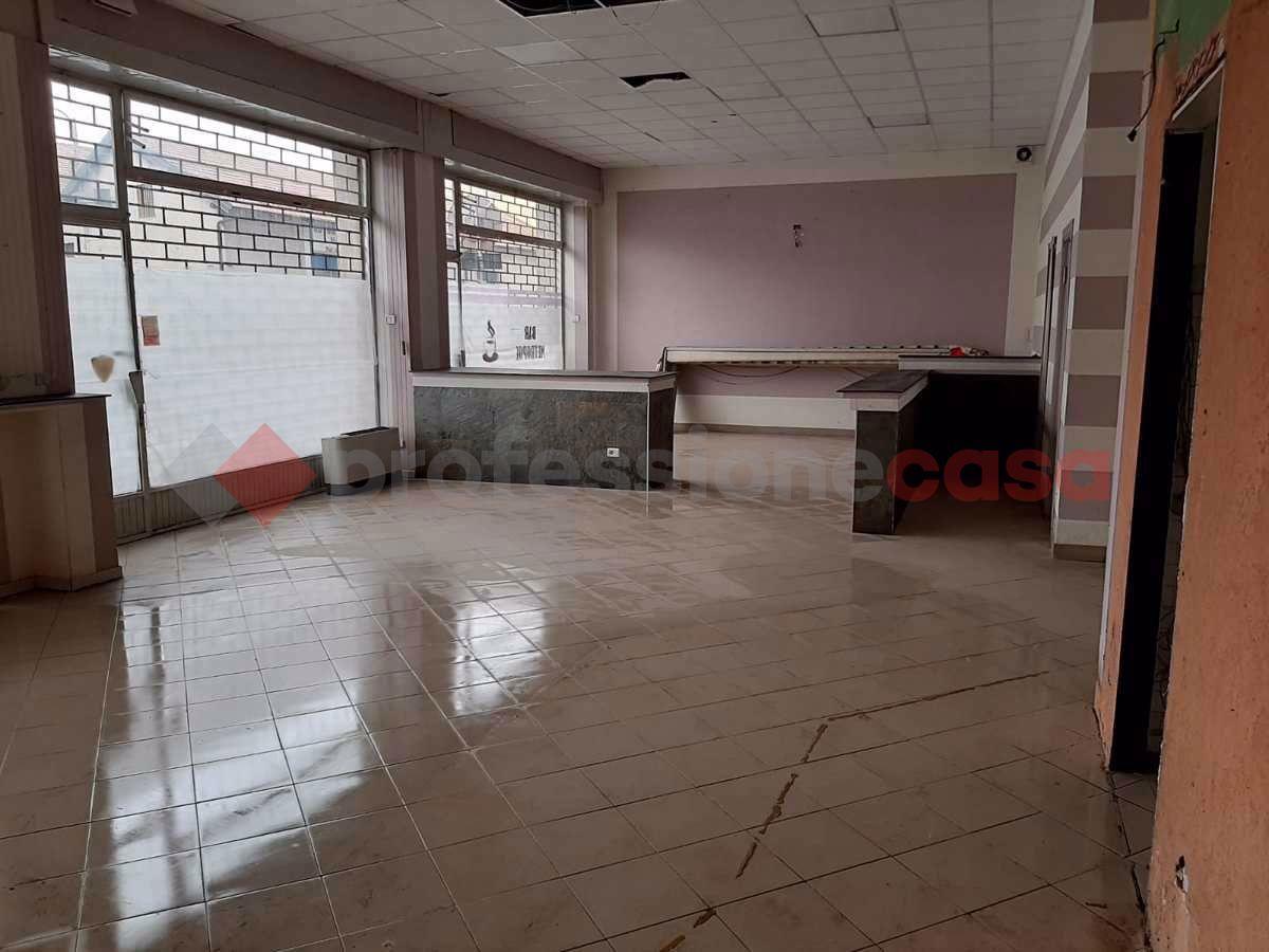 Negozio in Via Novara, Borgomanero, {3} - Foto 1