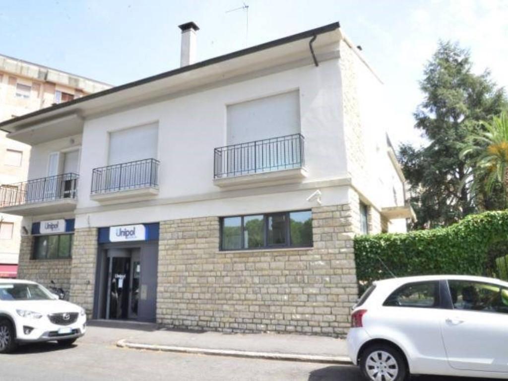 Negozio in Piazza Albegna 14, Grosseto, {3} - Foto 2