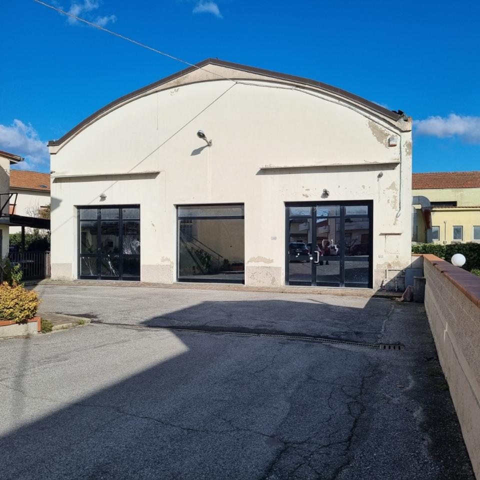Capannone in Via Fiorentina 551, Pistoia, {3} - Foto 1