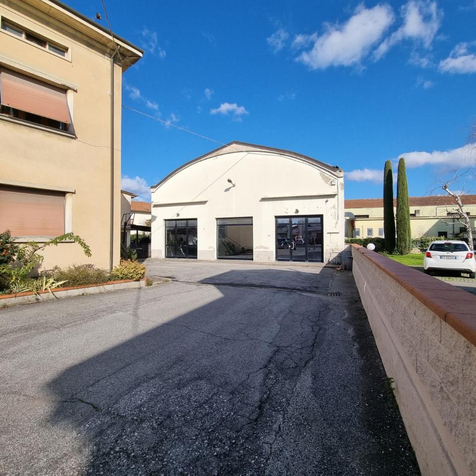 Capannone in Via Fiorentina 551, Pistoia, {3} - Foto 2