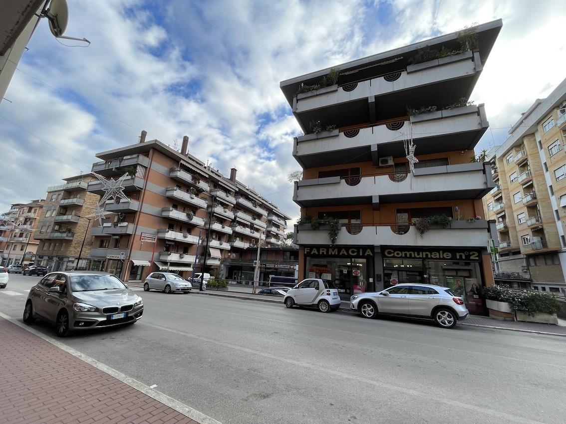 Palazzina commerciale in Via Erasmo Mari 57, Ascoli Piceno, {3} - Foto 2