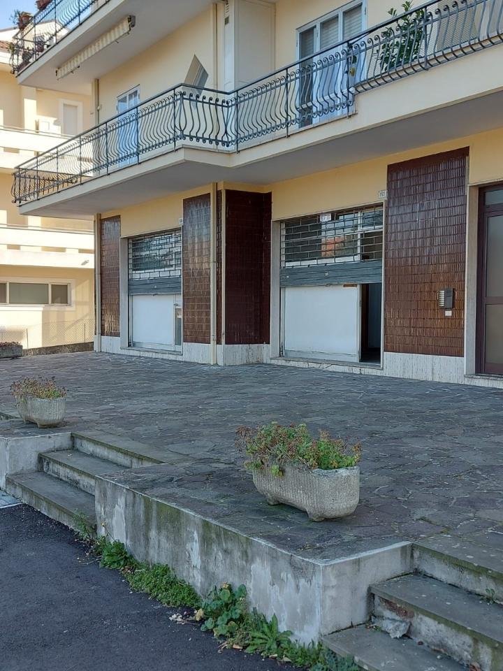 Negozio in Via Diomede Forlani 153, Morciano Di Romagna, {3} - Foto 2