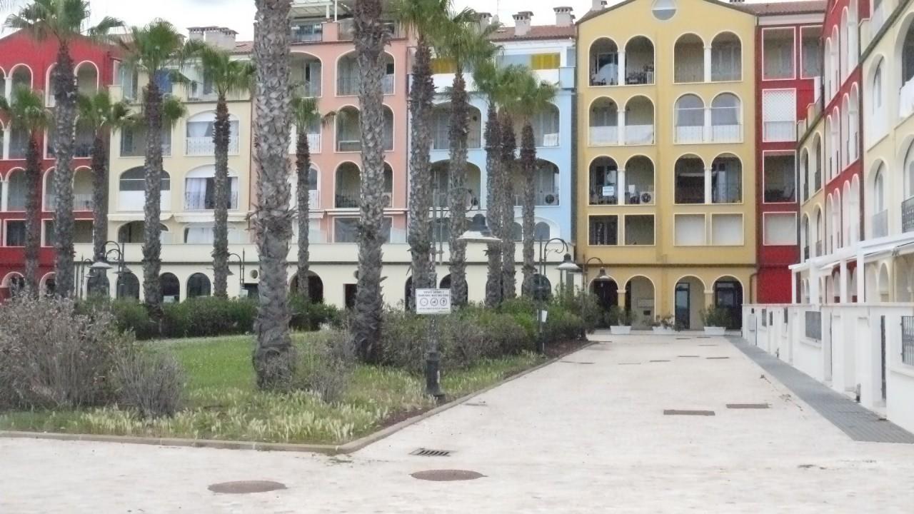 Palazzina commerciale in Piazza della Marina 35, Porto Recanati, {3} - Foto 2