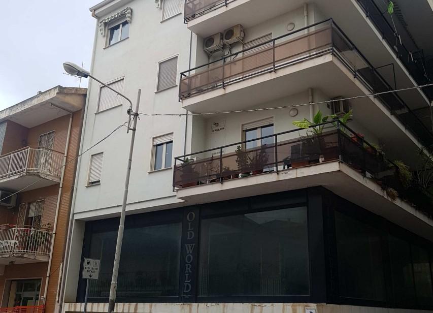 Palazzina commerciale in Via della Libertà 20, Amantea, {3} - Foto 2