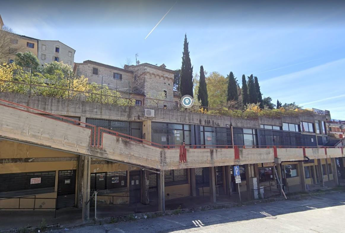Palazzina commerciale in Piazza Beato Angelo, Gualdo Tadino, {3} - Foto 2