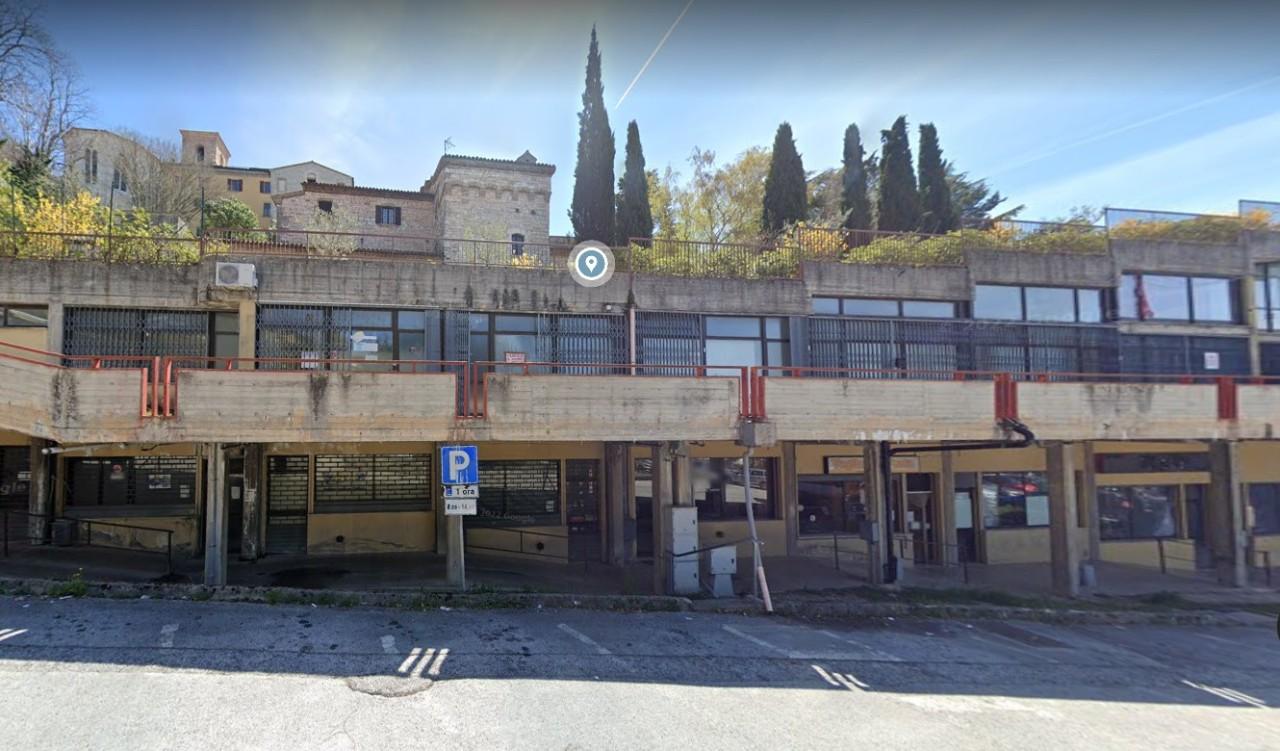 Palazzina commerciale in vendita a Gualdo Tadino