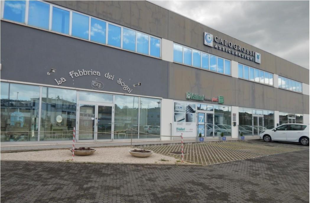 Palazzina commerciale in Via Caduti del Lavoro 2, Ancona, {3} - Foto 2