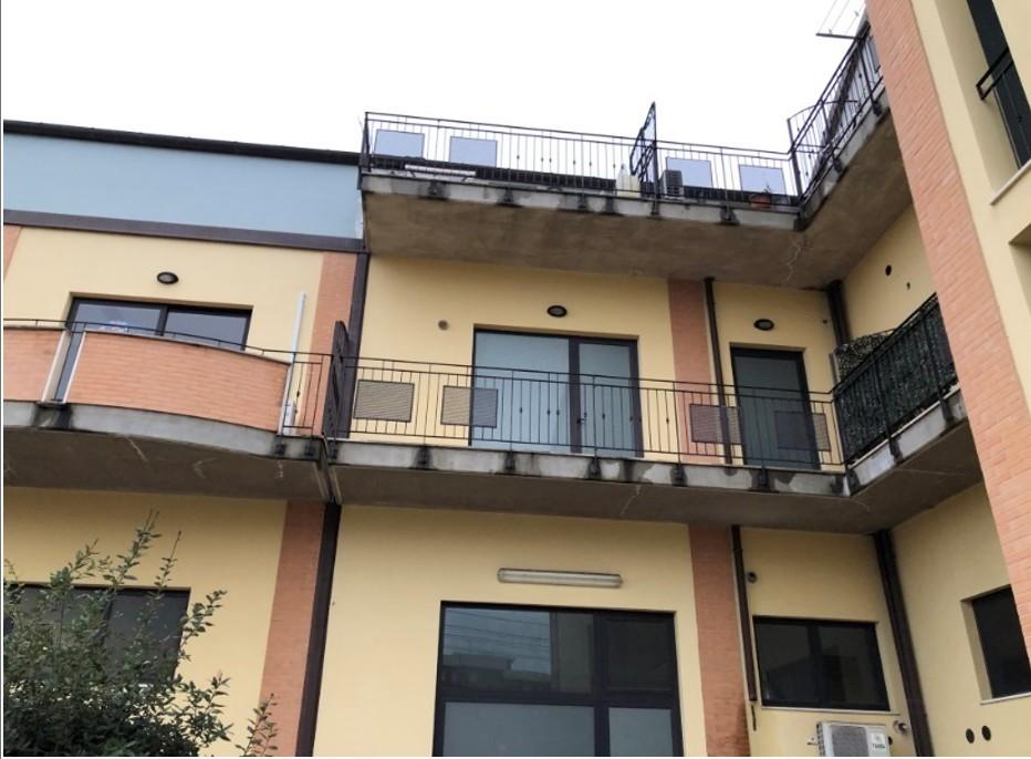 Palazzina commerciale in Via Po 169, Silvi, {3} - Foto 1