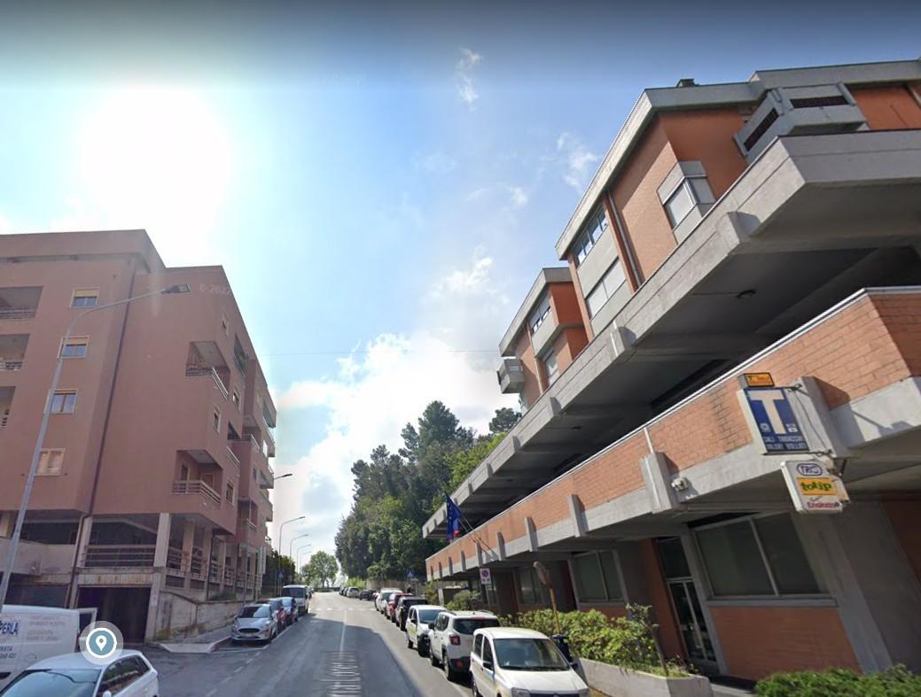 Magazzino in Via Lorenzoni 8, Macerata, {3} - Foto 2