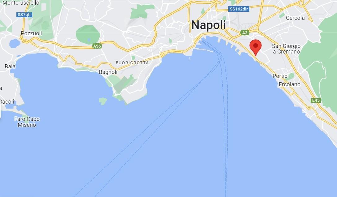 Palazzina commerciale in vendita a Napoli