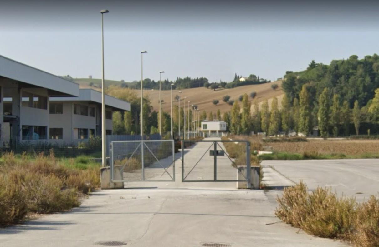 Capannone in Via Cola, Osimo, {3} - Foto 2