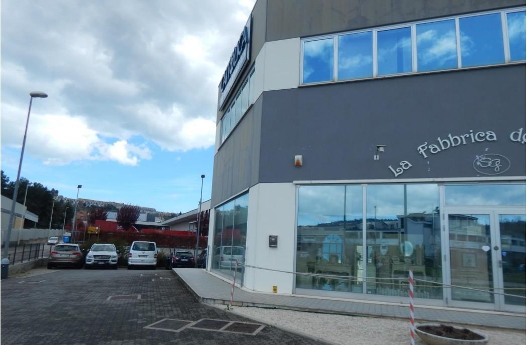 Palazzina commerciale in Via Caduti del Lavoro 2, Ancona, {3} - Foto 2
