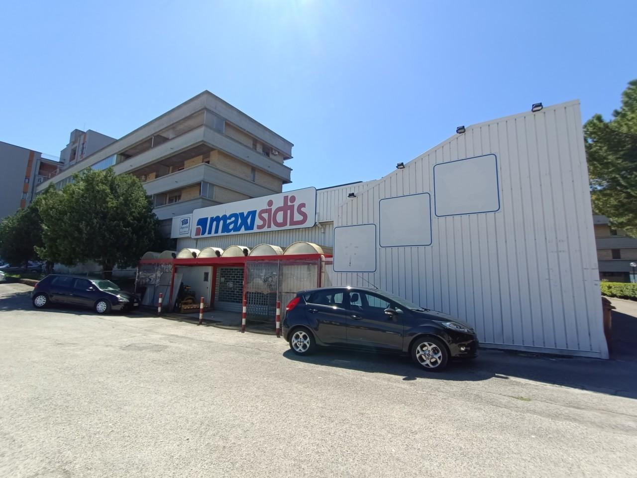 Palazzina commerciale in Via Colle dell' Ara, Chieti, {3} - Foto 2