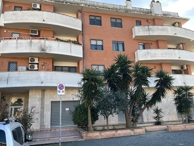 Palazzina commerciale in Via Palau; Ponte Galeria, Roma, {3} - Foto 2
