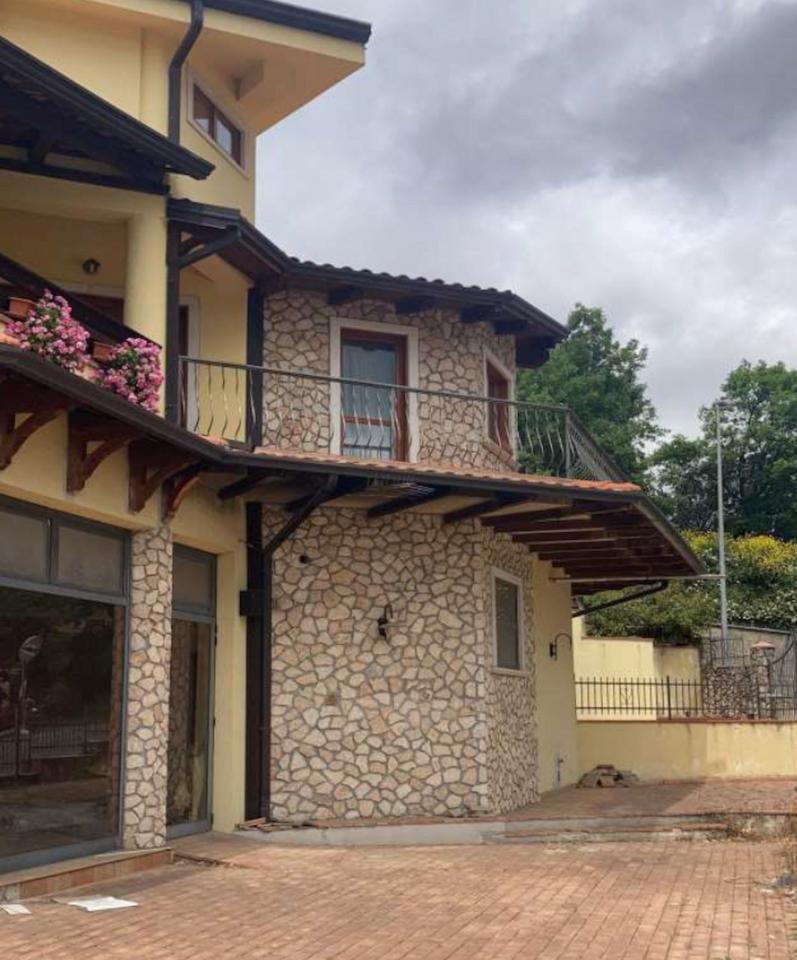 Palazzina commerciale in Via Savotani, Cerisano, {3} - Foto 2